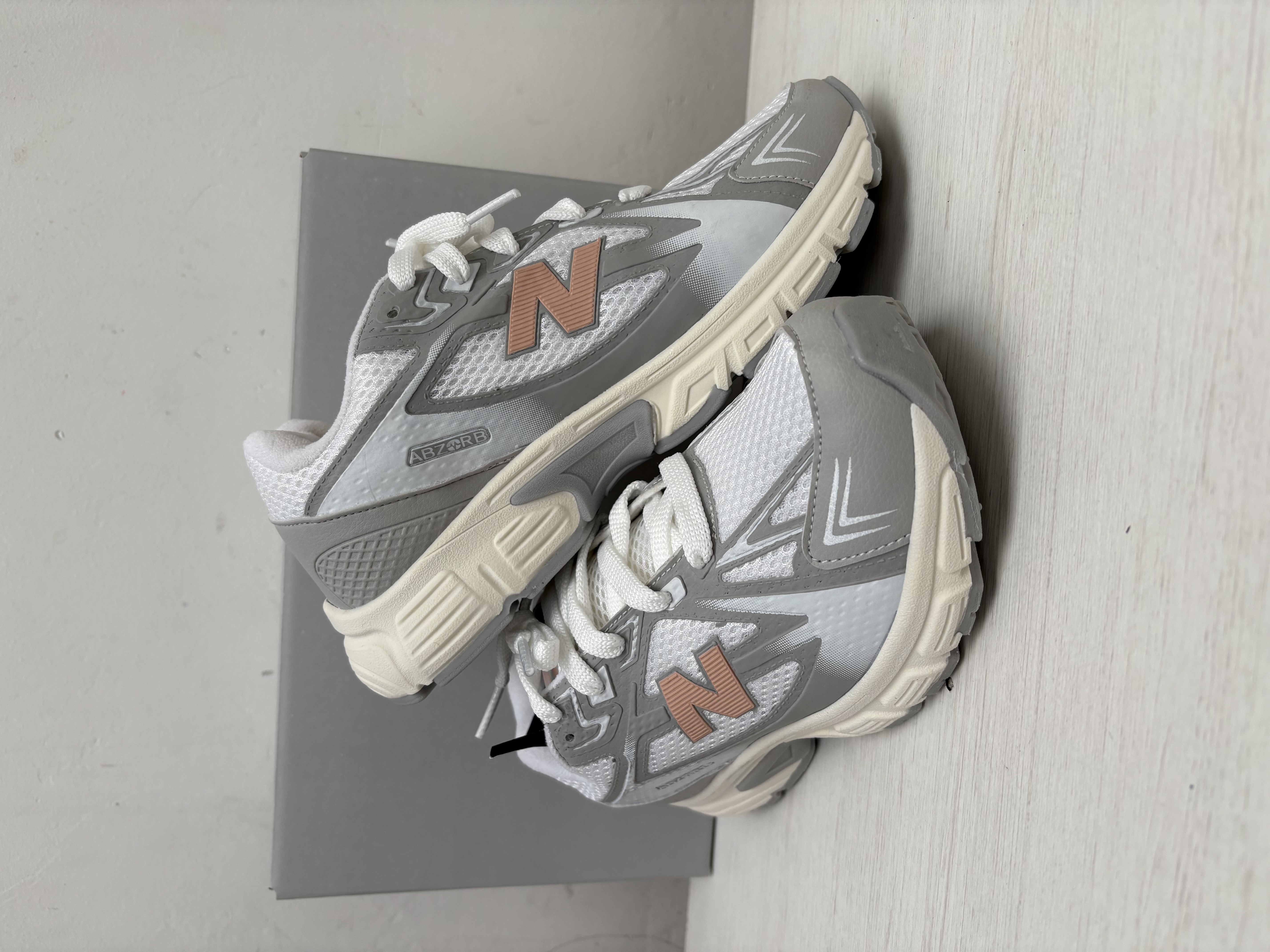New Balance 1906R